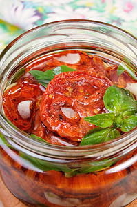 橄榄油腌渍的番茄干图片