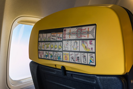 飞机座椅和舱内窗户自在航空公司里面图片