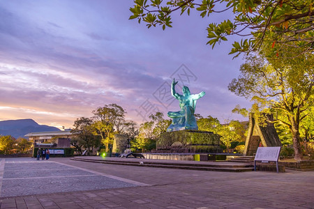 黄昏雕塑原子日本九州长崎和平公园雕像图片