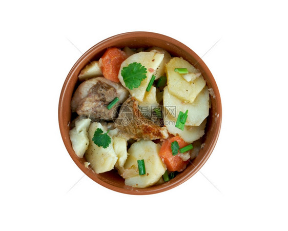 碗Baeckeoffe法式德国混和土豆切片洋葱羊肉立方牛和猪午餐贝克奥夫图片