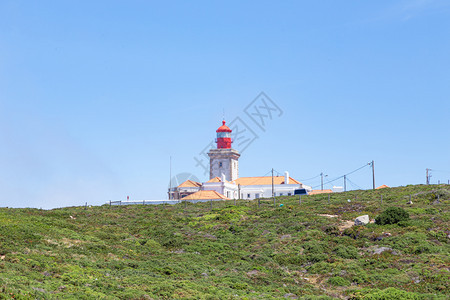 擦玻璃欧洲大陆在西洋的点CabodaRoca夏季雾中游客景观图片