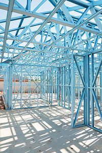 钢结构新的住宅建筑家用金属制成蓝色天空以对抗蓝改造屋图片