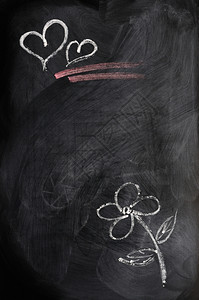 概念的手写在黑板上用粉笔画的心和花朵黑色图片