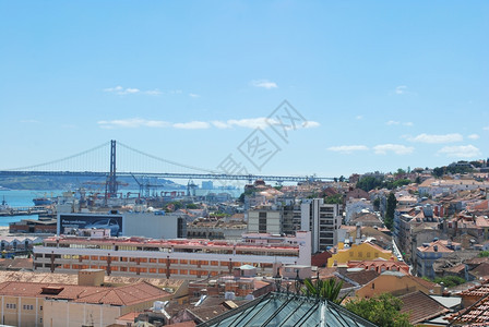 城市的绿色全景4月25日里斯本大桥美丽的风景图片
