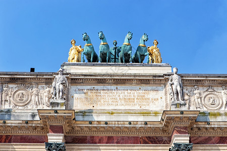大理石地标胜利巴黎卢浮宫前的ArcTriumphdeCarousel图片