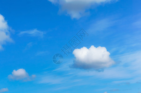 加里宁格勒天气景观蓝色背上的白云蓝天和色背景上的白云图片