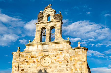 嵌套天主教在西班牙萨莫拉卡斯蒂利亚和里昂的塔上出现了一座老罗马式教堂户外图片