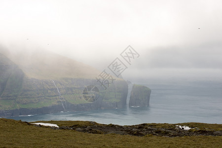 法罗群岛的典型地貌景观Streymoy北部边缘有绿草和岩石激烈的结风景优美图片