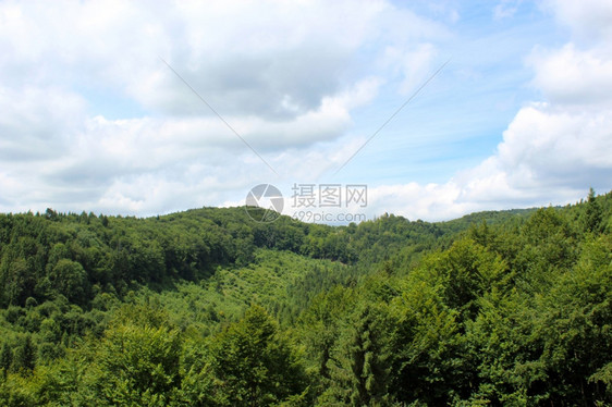 旅游喀尔巴阡山森林中美丽的全景地区图片