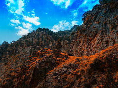旅游水平生动的橙色锈山风景背水平的生动橙色锈山风景背bac希腊图片