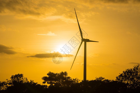 可持续的大型风力涡轮机在日落时产生电能气植物图片
