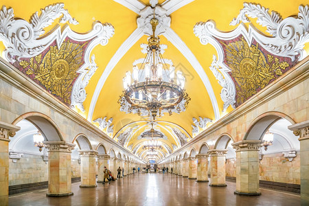 火车在室内俄罗斯莫科市内地铁站俄罗斯著名的图片