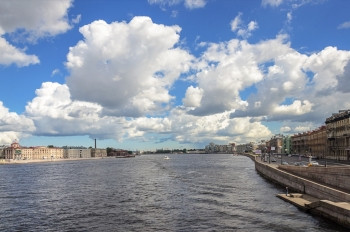 列宁格勒建筑学俄罗斯圣彼得堡Neva河与Voskresenskaya复活堤岸景象城市图片