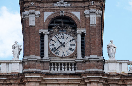 老的时钟塔杜卡宫现为意大利军事学院意大利摩德纳艾米亚拱图片