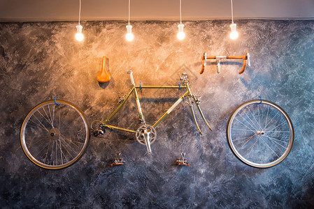 在客厅装饰室内在墙壁上有自行车设计内地健康生活方式者的爱好城市在公园骑自行车的人黑色生锈优质图片