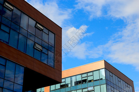 结构体近距离接现代小型办公大楼的工作总部背景图片