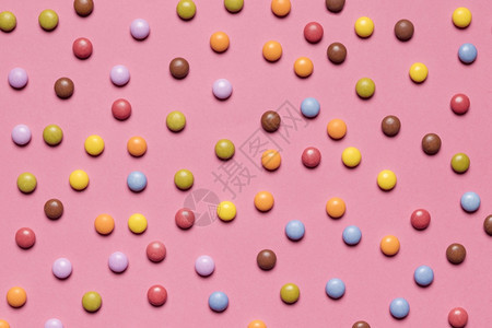 织物满的框架全帧彩色五宝石糖果粉红色背景美丽的照片全帧彩色五宝石糖果粉红色背景图片