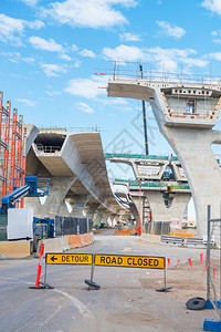 天空目前正在建造若干层的公路以增加交通流量正在修建几层道路以增加交通流量城市现代化图片