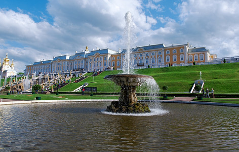 大级联彼得霍夫宫俄罗斯圣彼得堡2015年6月3日金的雕像塑图片