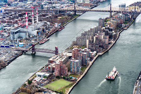 鸟类天线从纽约市的直升机上看到罗斯福岛和大桥纽约城梁图片