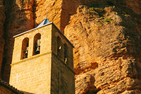 爬坡道西班牙阿拉贡韦斯卡的MallosdeRiglos教堂景观悬崖图片