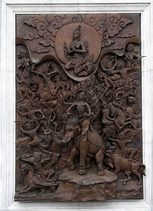 由巴厘寺庙木制成的hhindu艺术面板战斗建筑学图片