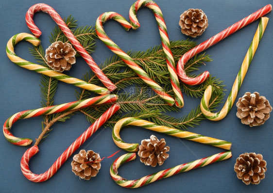 圣诞焦糖或甘蔗一种普通的生菜和卷瓜分枝圣诞节盛宴童年图片