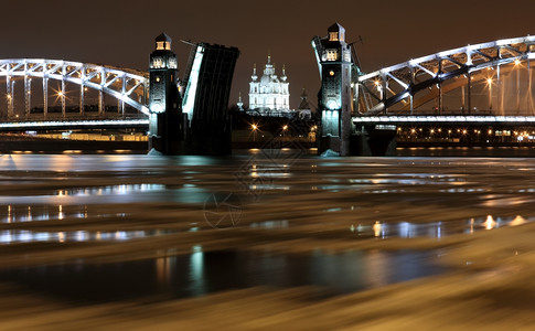 城市的在俄罗斯圣彼得堡开启布尔什乌赫丁斯基桥的夜景冰伟大图片