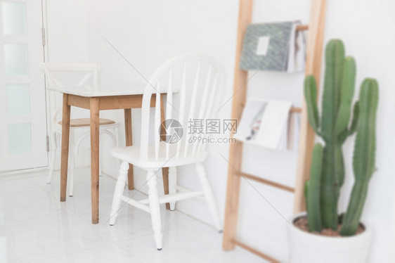 家具植物白色木制椅子的Retro风格股票照片图片