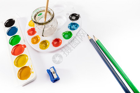 水彩色调盘刷子和铅笔孤立概念水彩色调板笔独立概念目的艺术创造力图片
