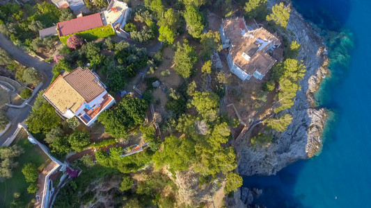 在海上的一个山丘家园空中高观测旅游地中海景观图片