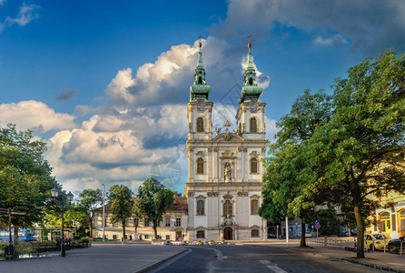 匈牙利布达佩斯1802年匈牙利布达佩斯圣安娜教堂在匈牙利布达佩斯一个阳光明媚的夏日晨间圣安娜教堂天旅游夏图片