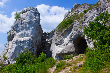 爬坡道攀登外部的波兰德西州戈拉兹博罗山Limestone攀岩石图片
