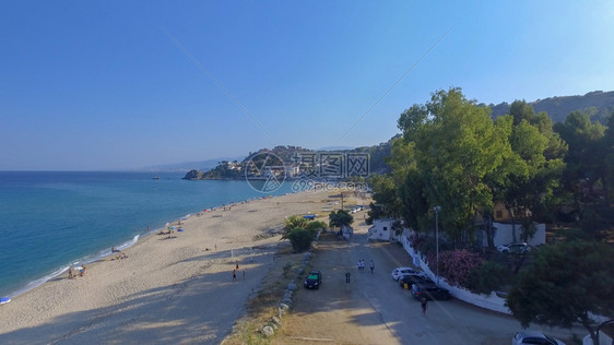 旅行建立蓝色的CaminiaLido夏季卡拉布里亚海岸线全天空中观察图片