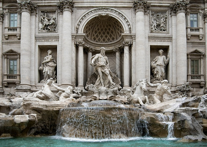 旅游特列维不老泉意大利罗马以海洋神水的雕像为主角彼得罗布拉奇图片