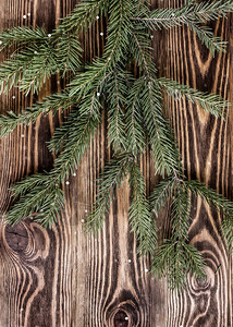 长方形冷杉树枝与木背景上的雪圣诞气氛冷杉树枝与木背景上的雪圣诞气氛假期喜庆的背景图片