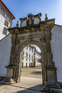 皇家建筑的外套葡萄牙阿鲁卡圣玛丽修道院主要面孔的港口葡萄牙阿鲁卡图片
