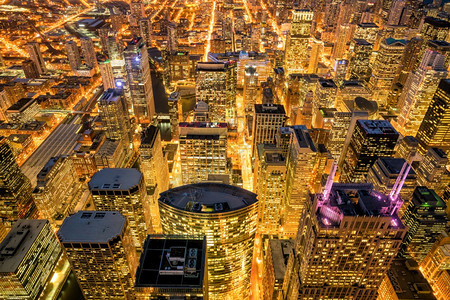 游客目的地芝加哥市中心日落时的空景象从高升起美国图片