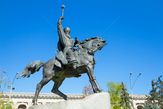 金的历史地标乌克兰基辅康特拉托瓦广场赫特曼萨盖达奇尼纪念碑图片