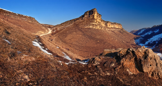 俄罗斯冬季基洛沃德克附近的山清除温泉旅行图片