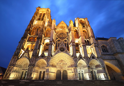 旅游正面蓝色时分圣艾蒂安大教堂西面法国卢瓦尔中心Bourges卢瓦尔河图片