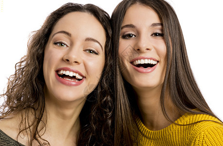 两个美丽女孩微笑的演唱室肖像女孩们喜悦工人图片