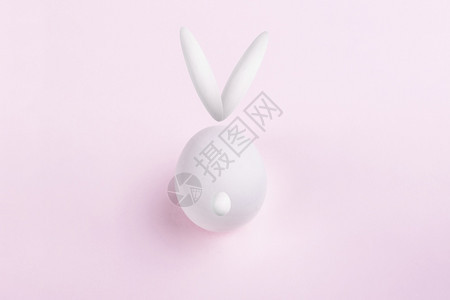 季节装饰的最小以柔软粉红背景的鸡蛋做东兔为例快乐的东兔子图片