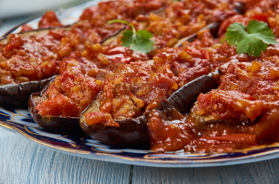 加尼亚里克土耳其Garniyarikh肉类大蒜草药和番茄加的子阿塞拜疆烹饪传统各种菜盘TopView蔬菜图片