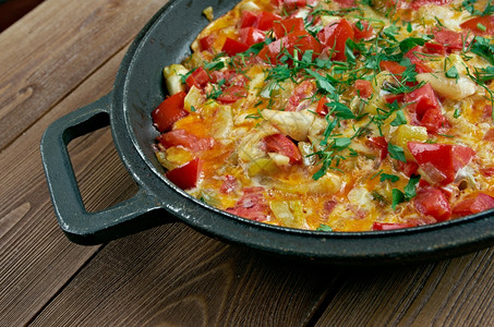 自制蜜men传统的土耳其菜包括鸡蛋洋葱番茄青辣椒和香料通常在早餐时吃commonly绿色图片