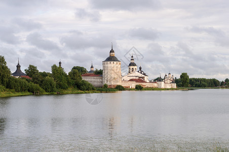俄罗斯北部Siverskoye湖的古老KirilloBelozerskyCyrilBelozersk修道院水建筑学西维尔斯科耶图片