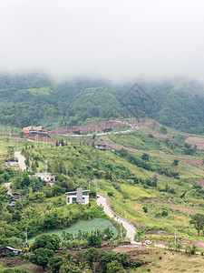 清晨用薄雾弯曲通往高山的公路云自然户外图片