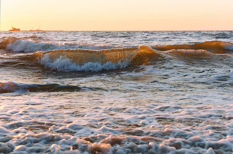 黎明季节天空海上日落浪中的出上落图片