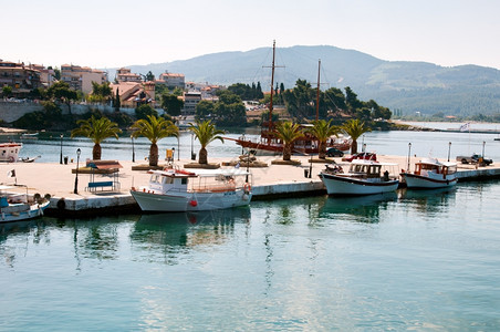 小型沿海城镇希腊夏季建筑学海岸旅游图片