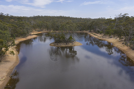 绿色乡村的澳大利亚区域地干旱影响水库的空中观测澳大利亚区域地方旅行图片